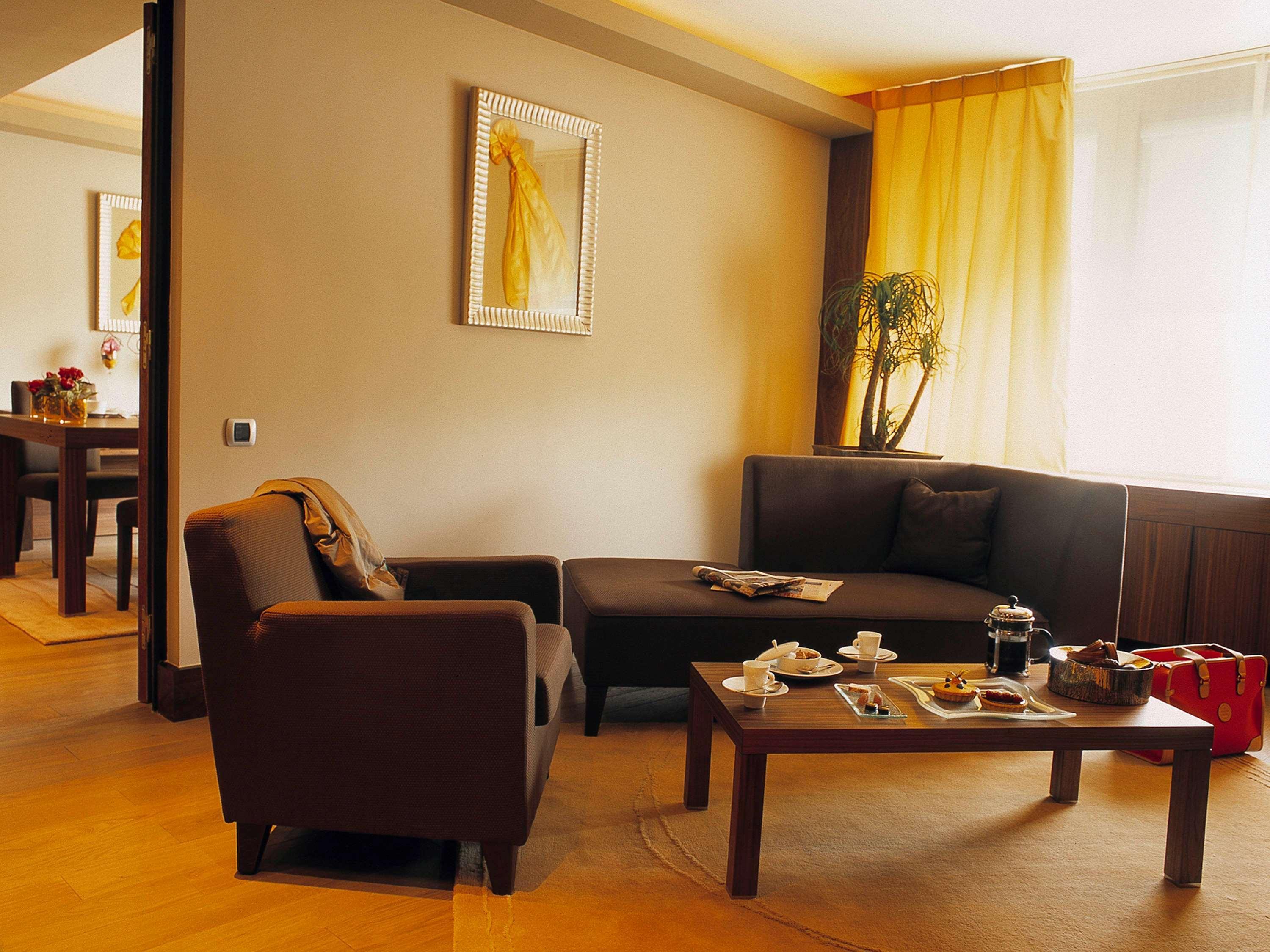 Sofitel Lyon Bellecour Hotel Bagian luar foto A living room