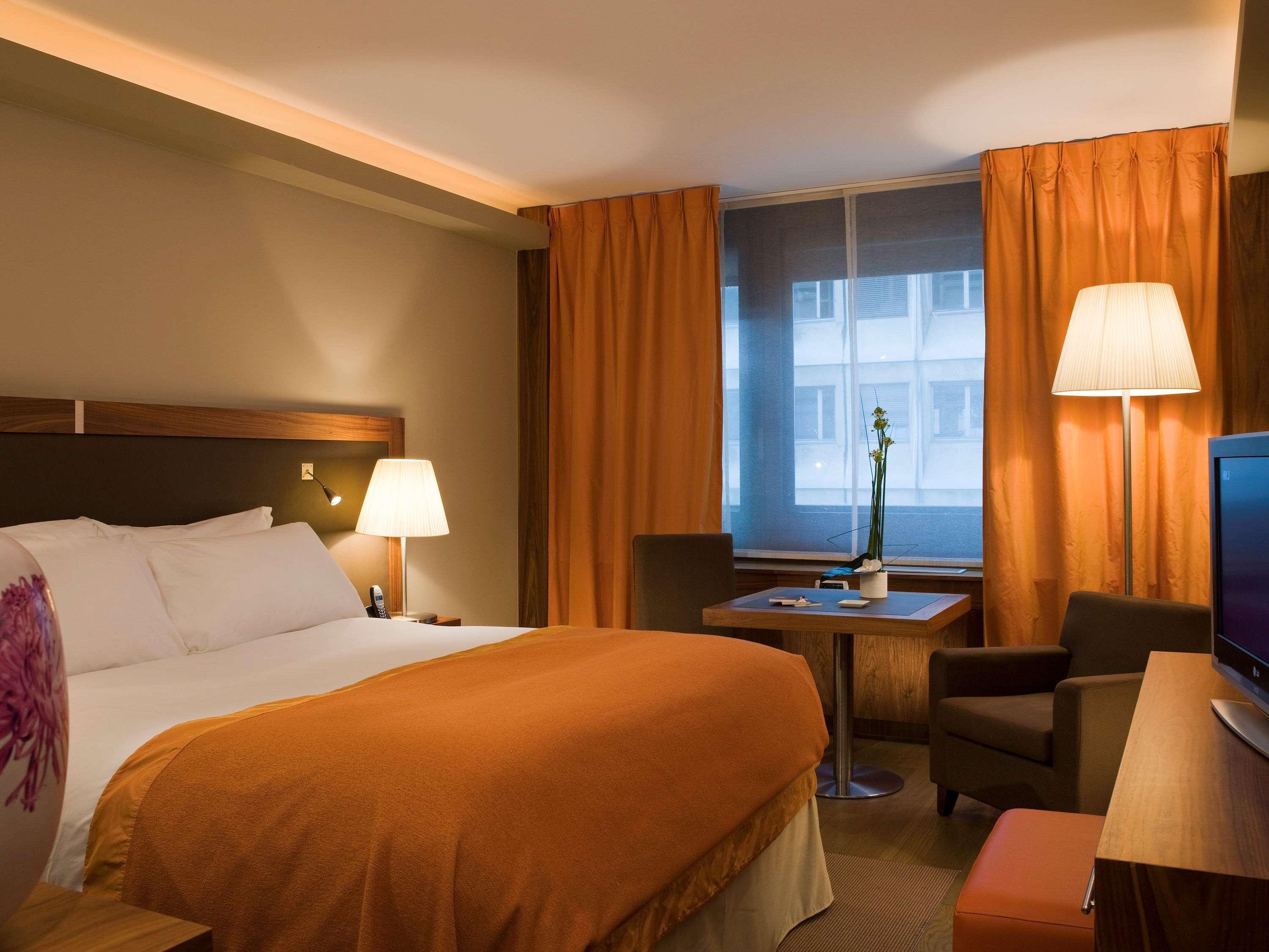 Sofitel Lyon Bellecour Hotel Bagian luar foto A room at the hotel