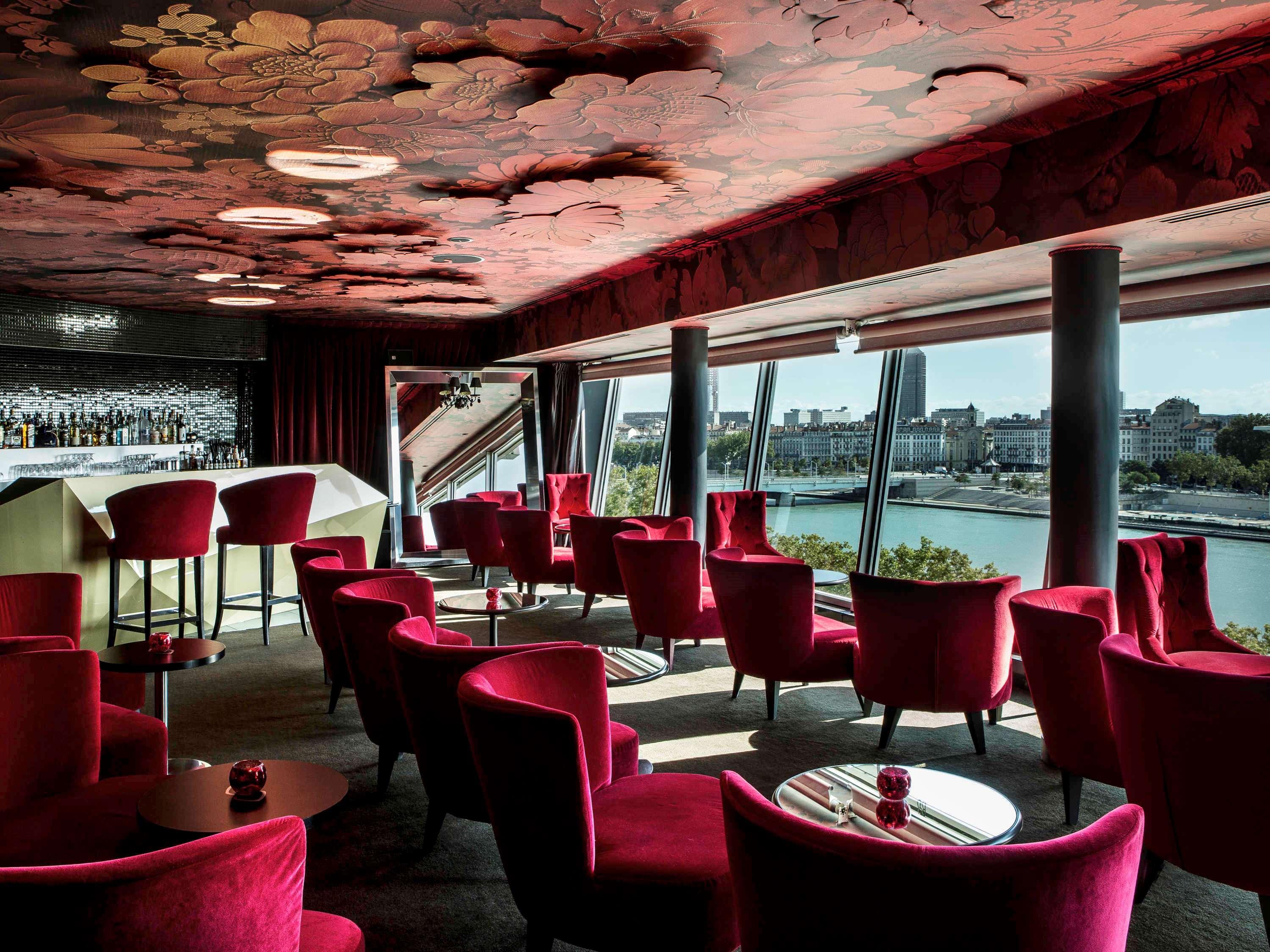 Sofitel Lyon Bellecour Hotel Bagian luar foto The bar at the 101 bar