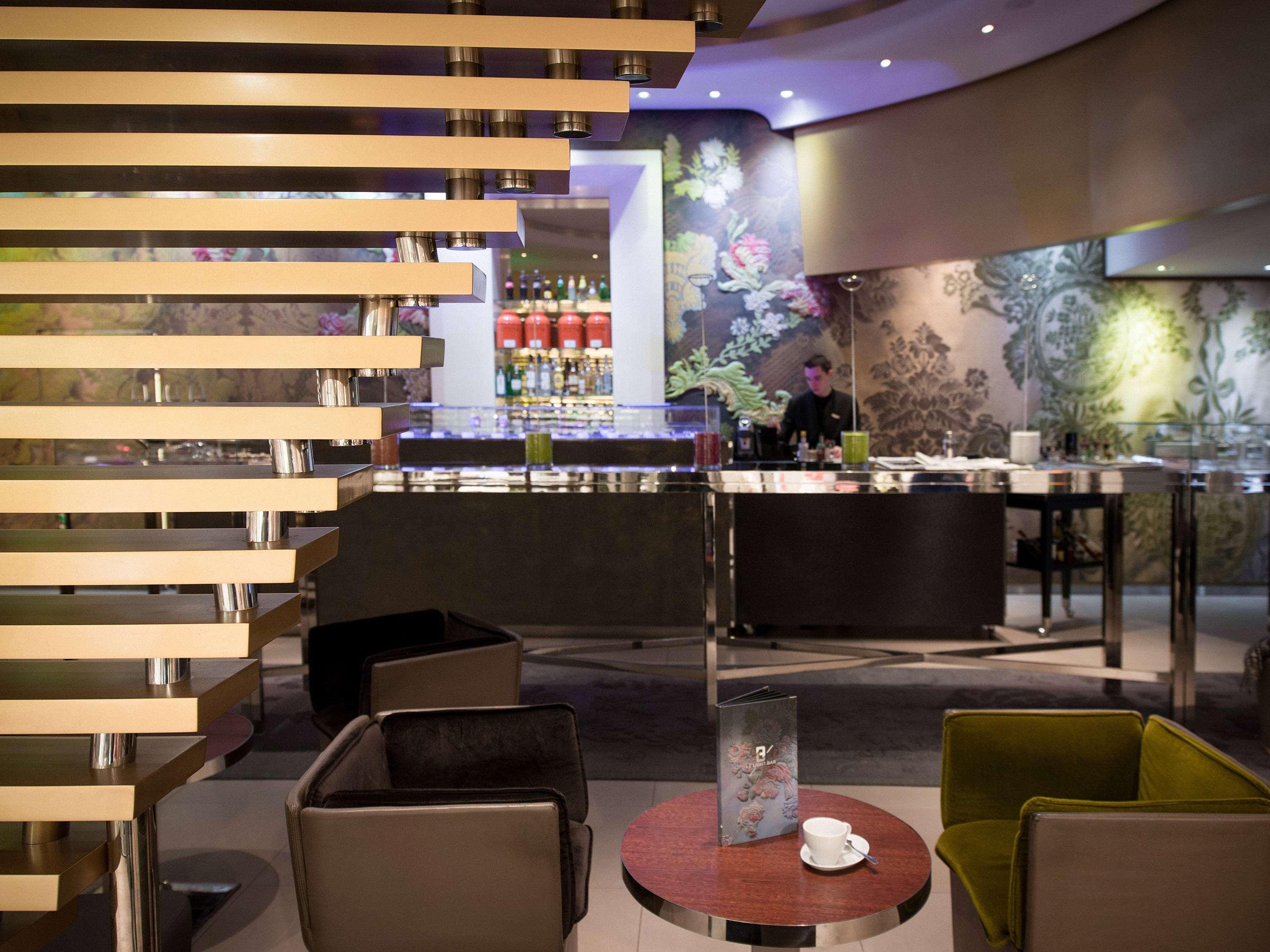 Sofitel Lyon Bellecour Hotel Bagian luar foto The lounge at the airport