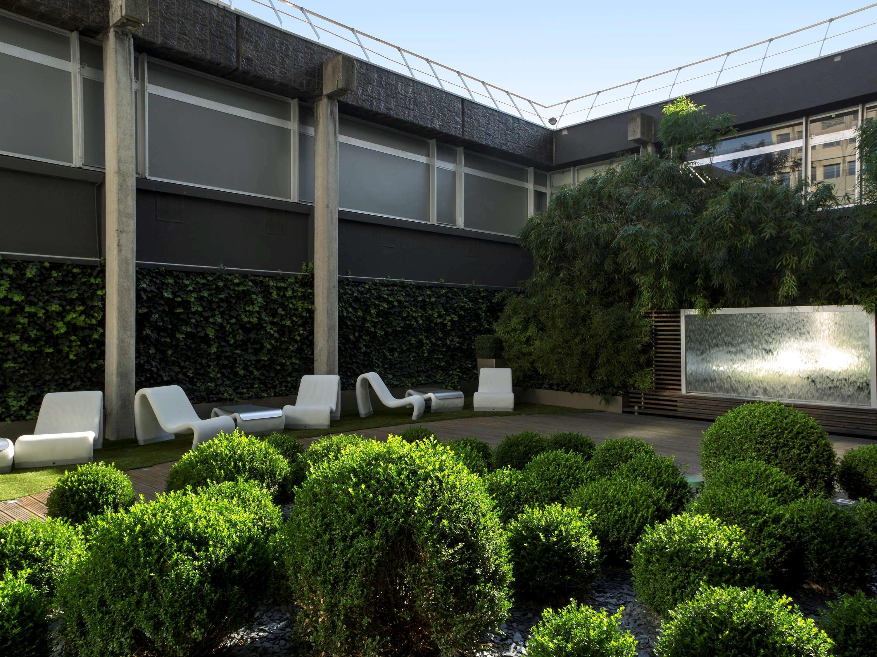 Sofitel Lyon Bellecour Hotel Bagian luar foto The courtyard of the building