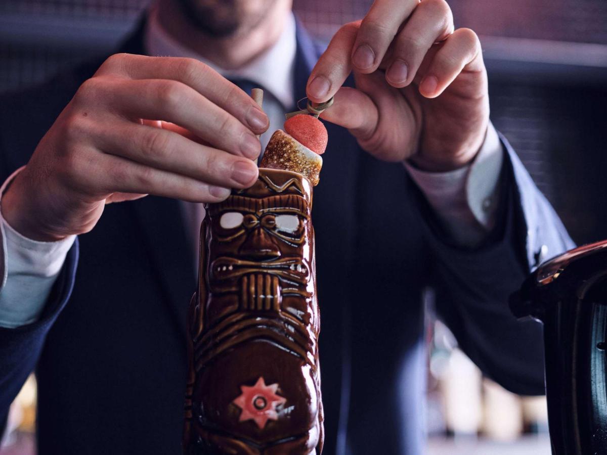 Sofitel Lyon Bellecour Hotel Bagian luar foto A bartender opening a bottle of bitters