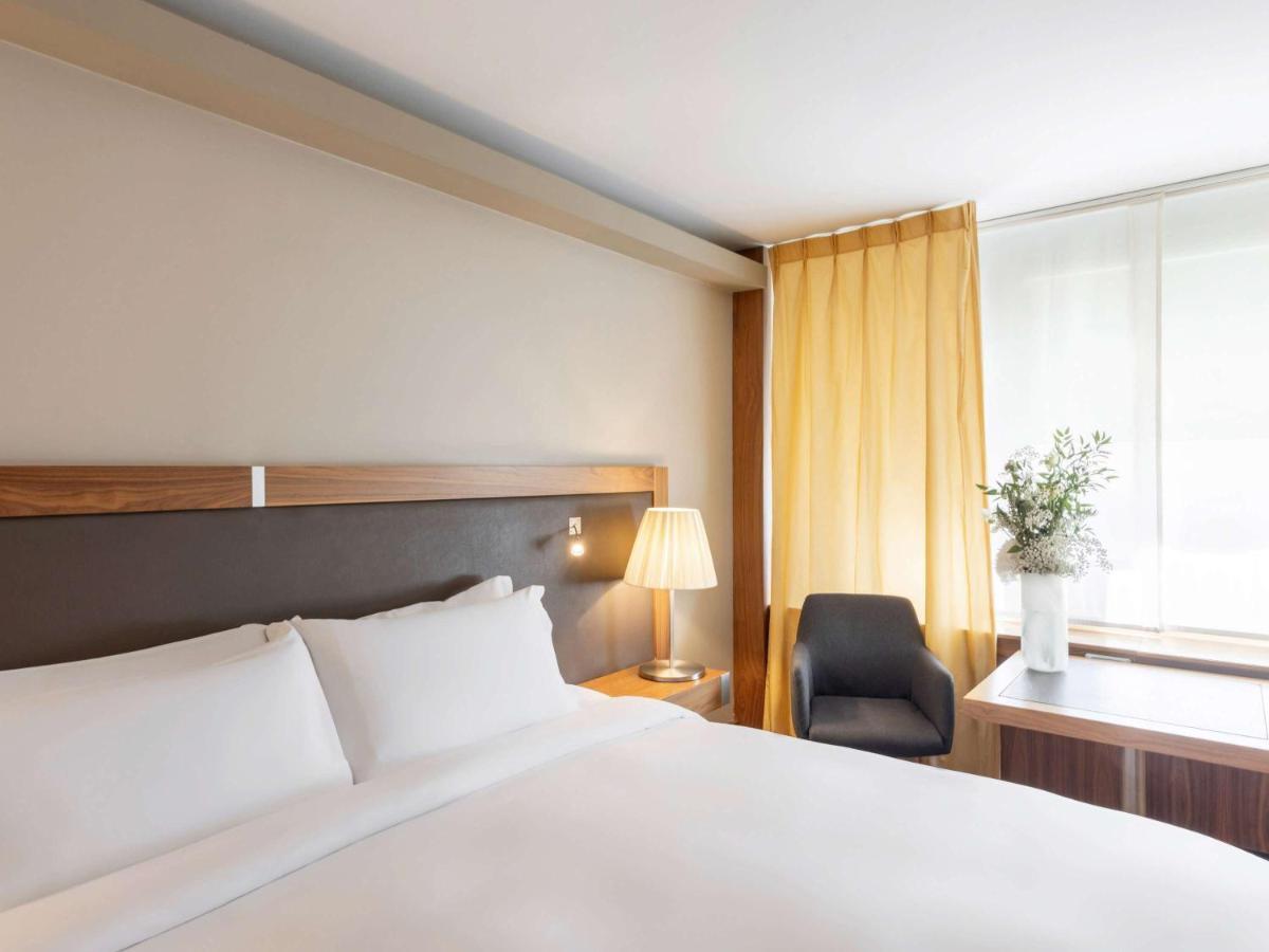 Sofitel Lyon Bellecour Hotel Bagian luar foto A room at the hotel