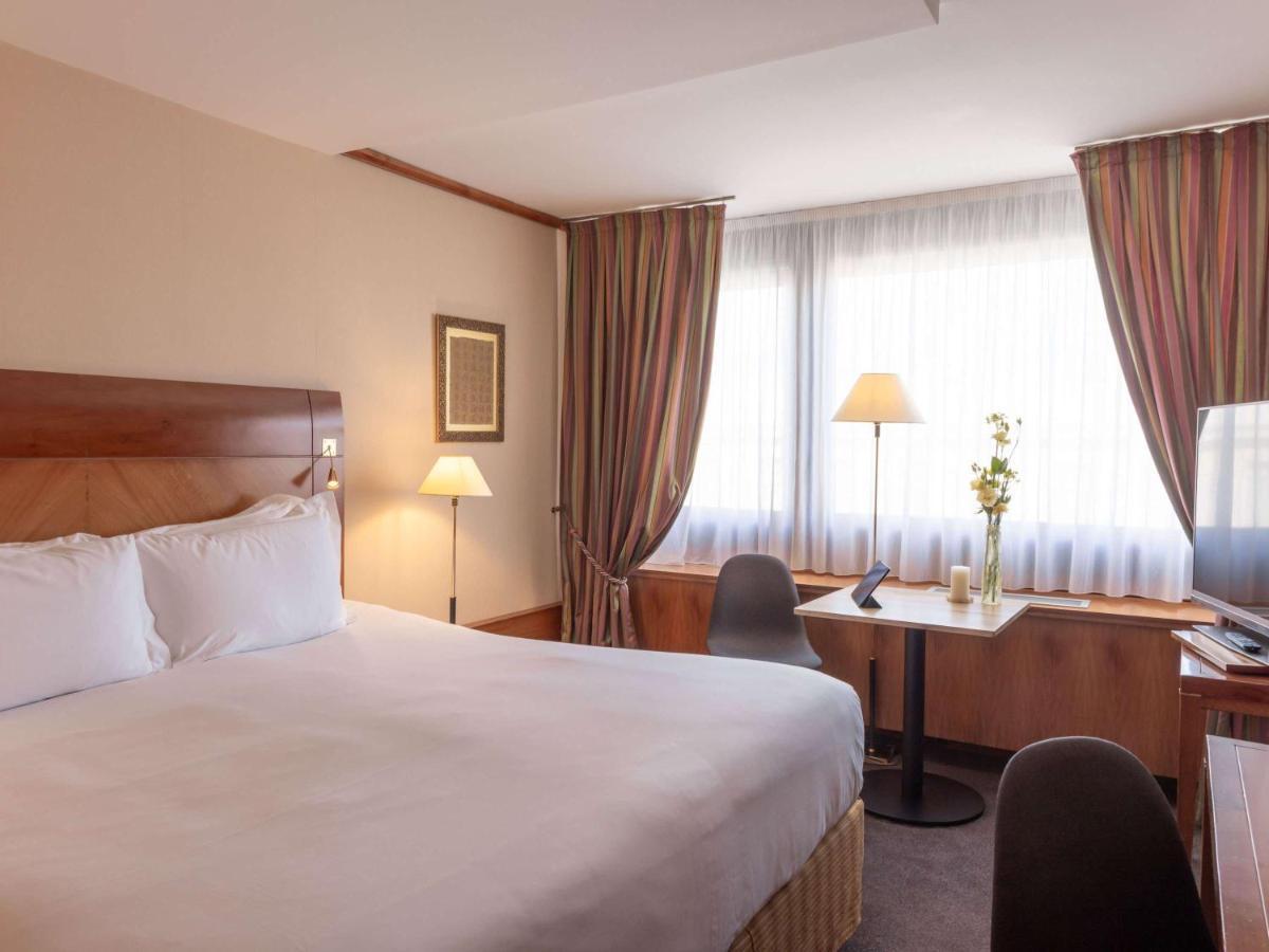 Sofitel Lyon Bellecour Hotel Bagian luar foto A room at the hotel