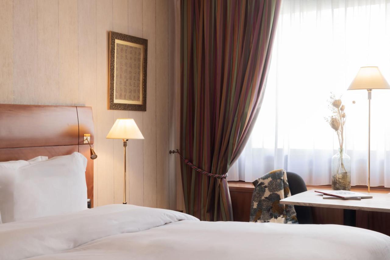 Sofitel Lyon Bellecour Hotel Bagian luar foto A room at the hotel