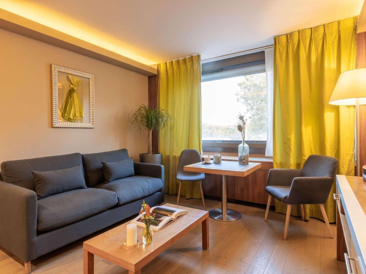 Sofitel Lyon Bellecour Hotel Bagian luar foto A typical apartment at the residence