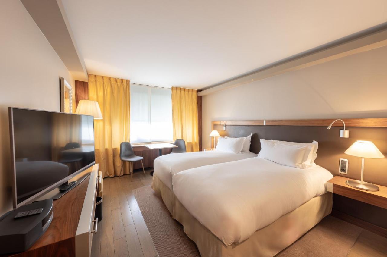 Sofitel Lyon Bellecour Hotel Bagian luar foto A room at the hotel