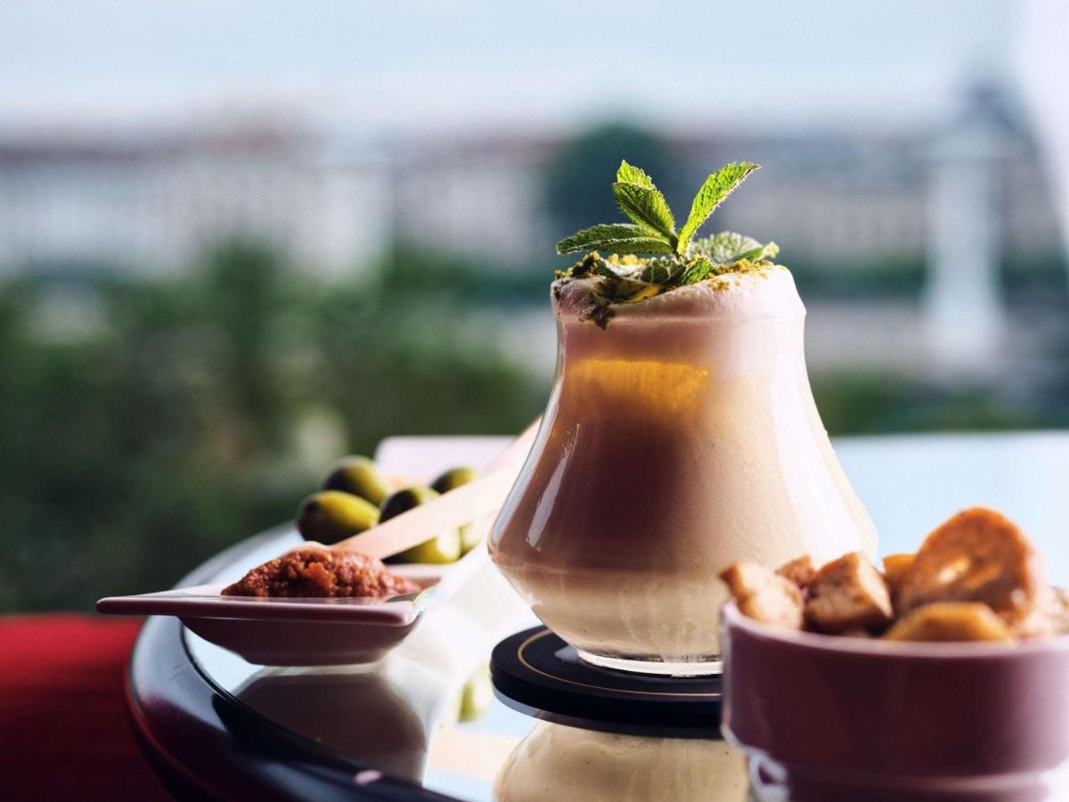 Sofitel Lyon Bellecour Hotel Bagian luar foto A glass of boza