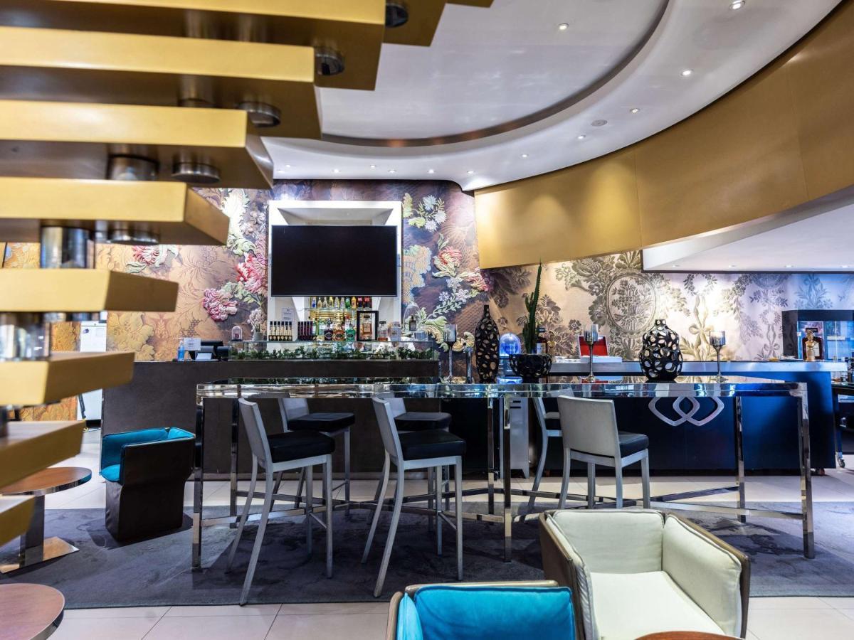 Sofitel Lyon Bellecour Hotel Bagian luar foto The bar at the lounge