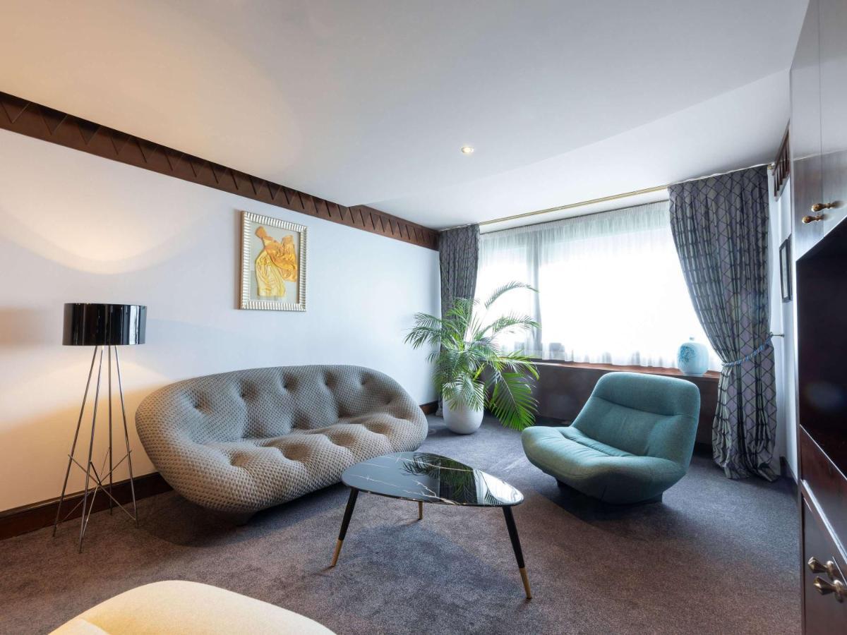 Sofitel Lyon Bellecour Hotel Bagian luar foto A suite at the Hotel de la Ville