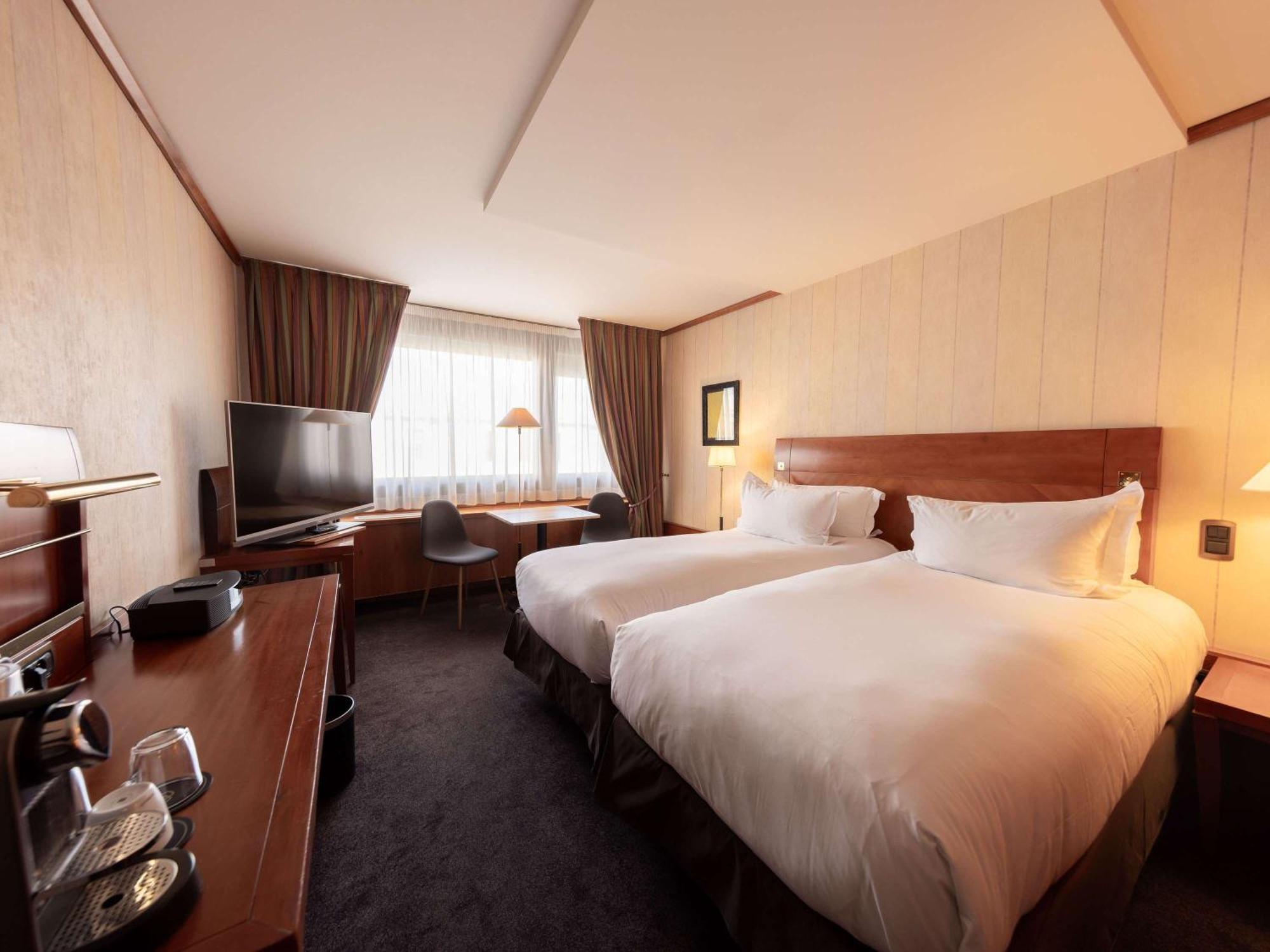 Sofitel Lyon Bellecour Hotel Bagian luar foto A room at the hotel